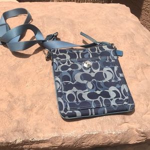 RARE COACH WOMENS PURSE